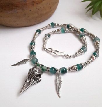 Collier crâne de corbeau ethnique celtique