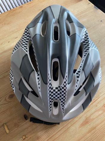 Casque à vélo street teens taille L jamais porté