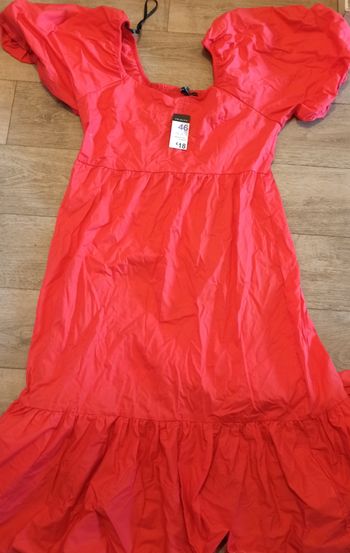 Robe neuve avec étiquette