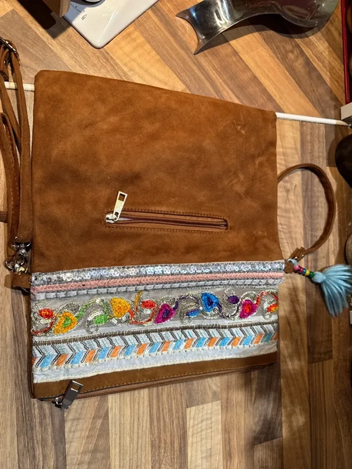 Sac pochette bandoulière broderies sequins zip daim - photo numéro 3