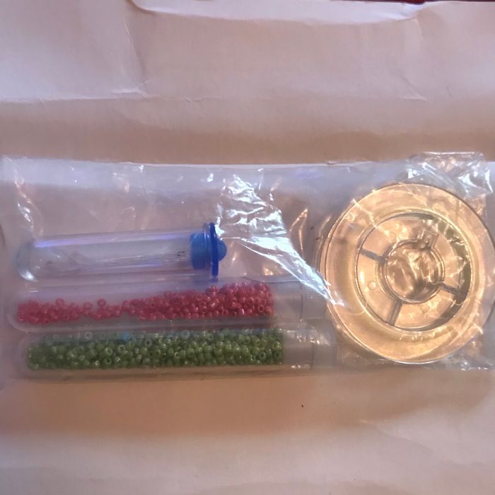 Lot perles et fils * prix 1e * kiki60230