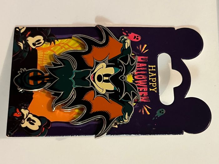 Lot 8 pin’s et lanière Disney Halloween 2023 - photo numéro 3