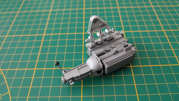 Moteur pièce détachée miniature jaguar type E 1961 1/18 burago #B38 - photo numéro 2