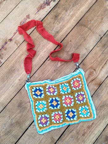 Sac besace - en crochet granny square