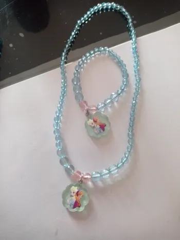 Lots de un bracelet et un collier reine des neiges