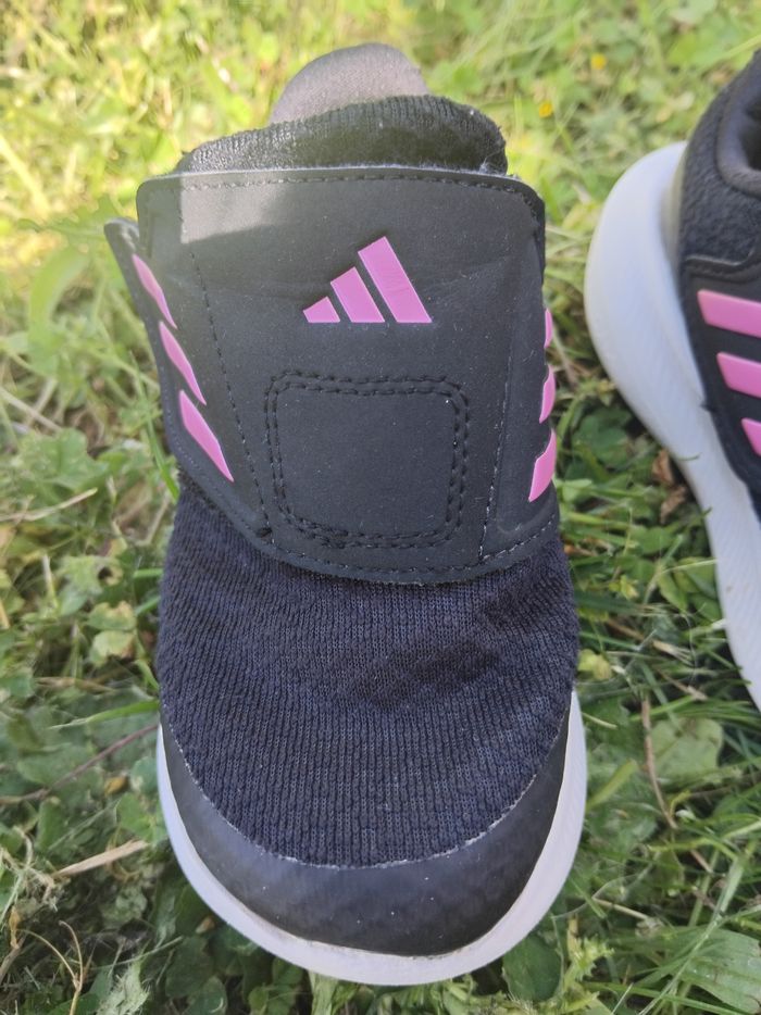 Très jolies basket Adidas noir et rose taille 23 - photo numéro 4