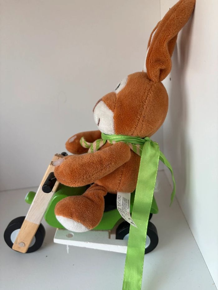 Peluche lapin à vélo bois – déco ou jouet enfant - photo numéro 2