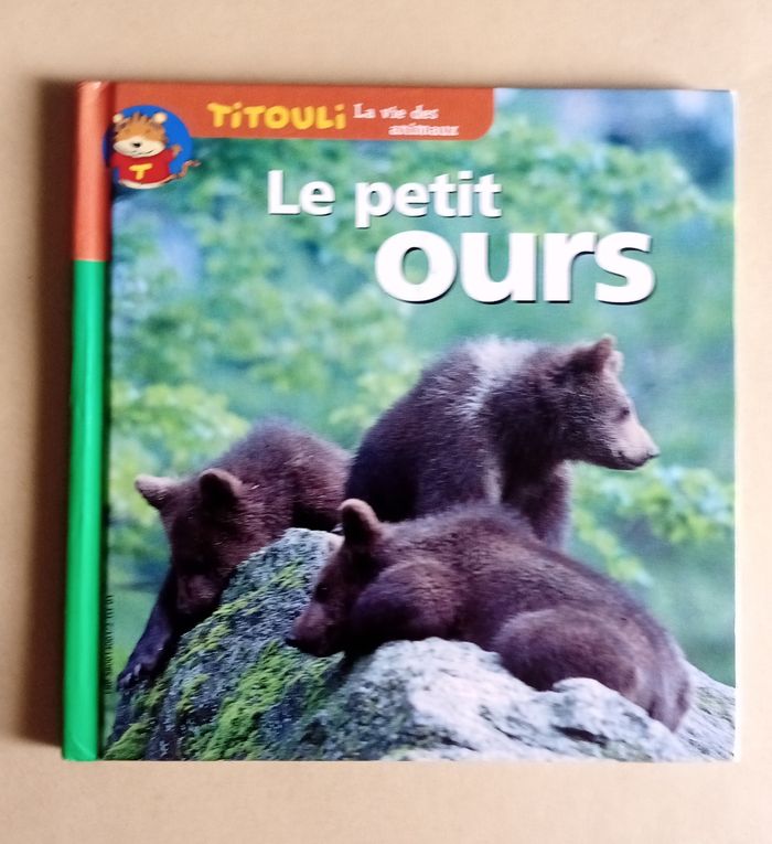 Livre " Le Petit Ours"/"perdu dans la forêt" - photo numéro 3