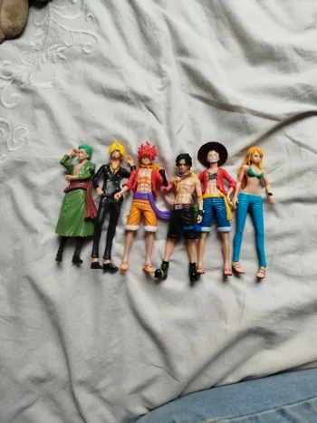 Lot de 6 figurines one pièce