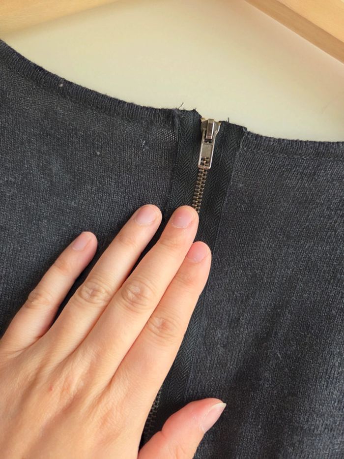 Blouse grise foncé zippé au dos - taille M - photo numéro 4