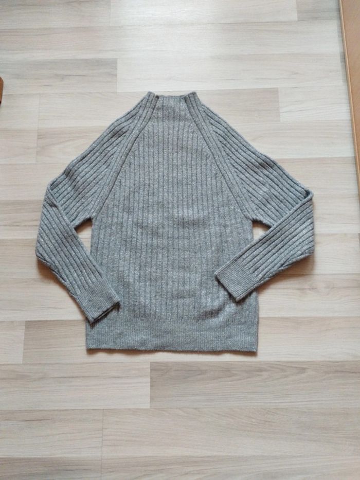 Pull brillant col montant