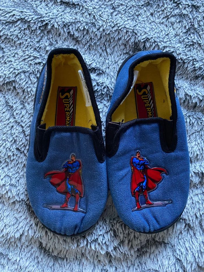 Chaussons SuperMan NEUFS - taille 32 - photo numéro 2