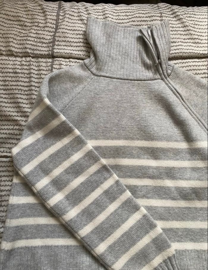 Pull gris et blanc à rayures marinière