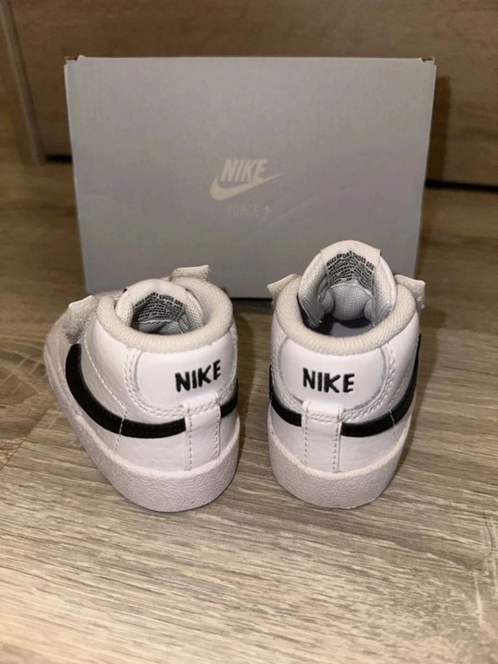 Basket montante Nike T18,5 neuve - photo numéro 6