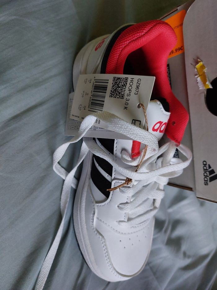 Baskets adidas neuves - photo numéro 3