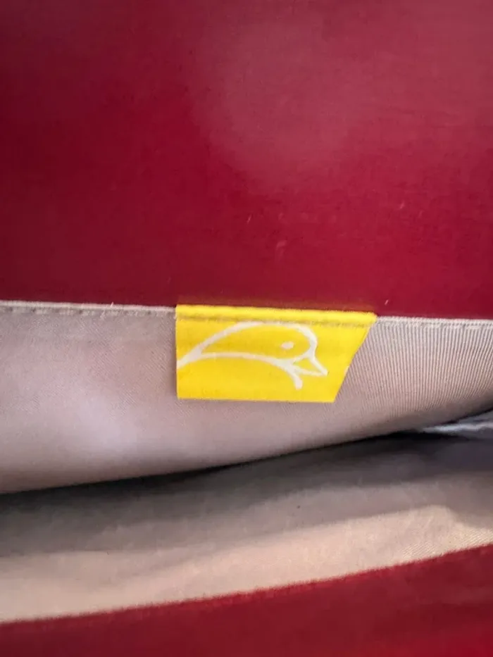 Pochette rouge Mandarina Duck avec une bandoulière usé, 37x28cm - photo numéro 9