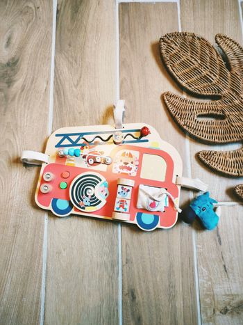 🚒Planche/panneau multi activités busy board camion de pompier en bois marque Lilliputiens