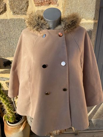 Cape / poncho en laine camel avec capuche fourrure - Boutique indépendante 