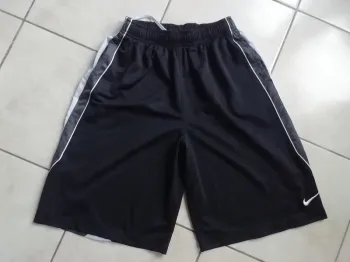 Short long De Sport Nike  L/Xl ( Petit Xl).
