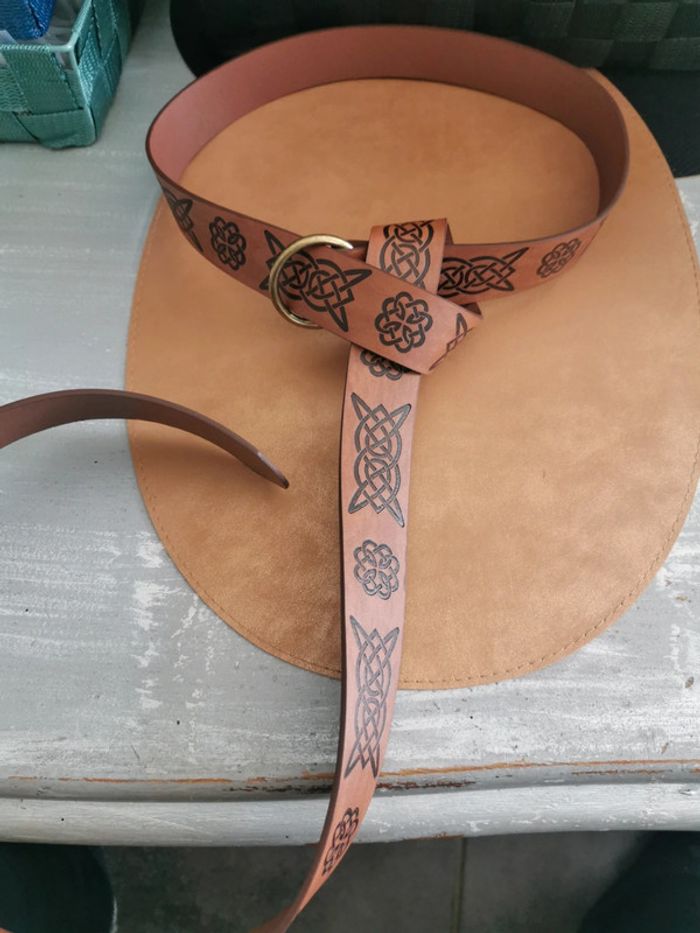 Ceinture style médiéval motifs celtiques marron