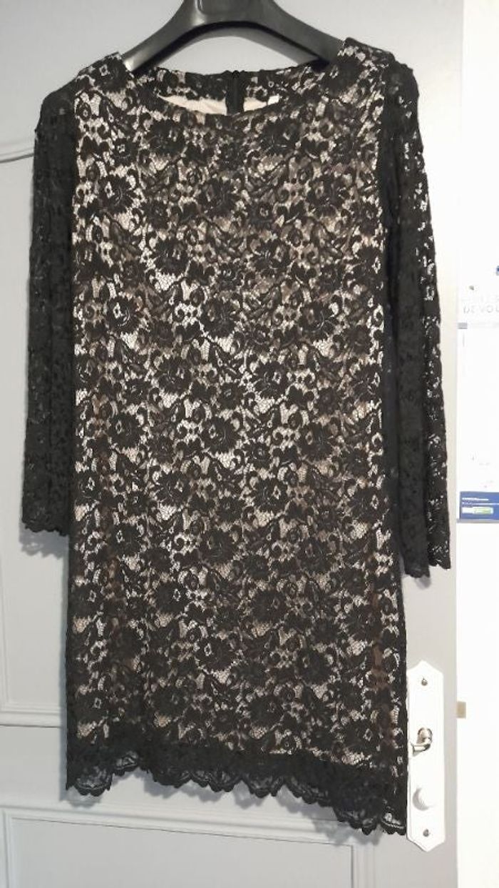 Robe de fête noire dentelle fond de robe saumon fermeture dans le dos