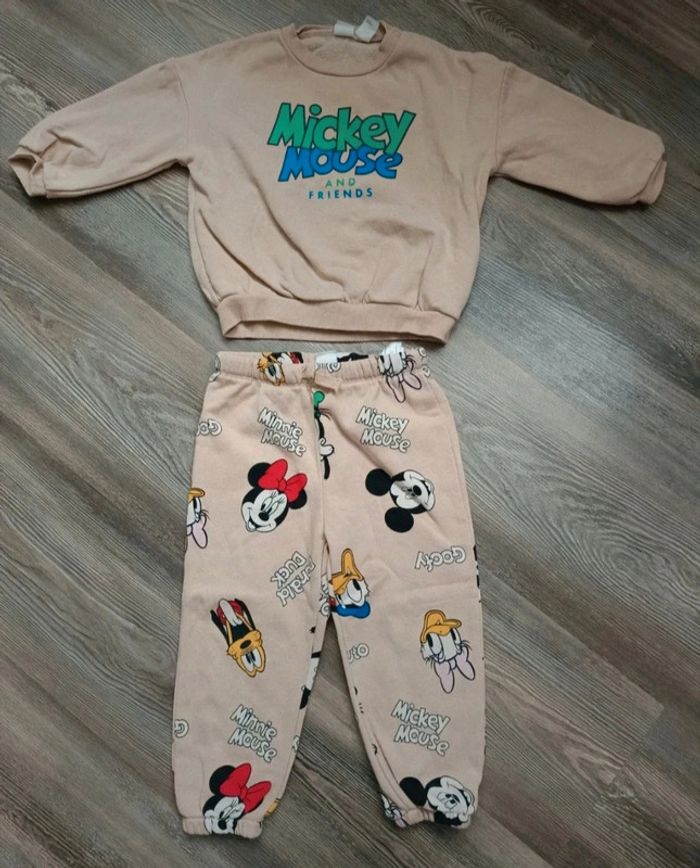 Ensemble deux pièces 
Marque h&M Disney 
Taille 92 cm - photo numéro 3