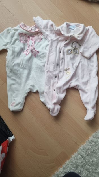 Lot 2 pyjamas