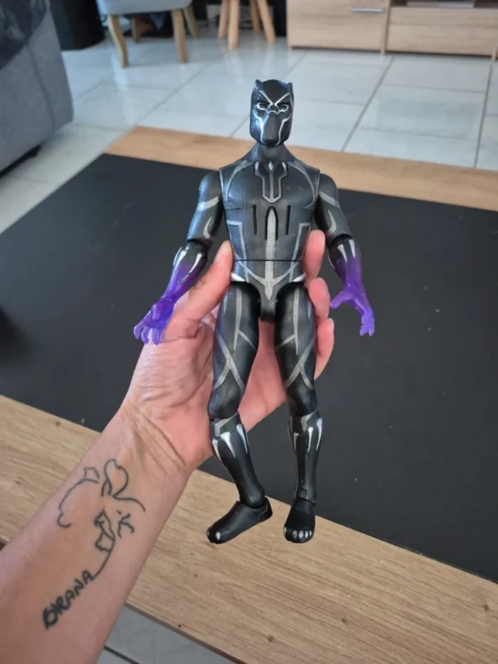 Figurine black panther
