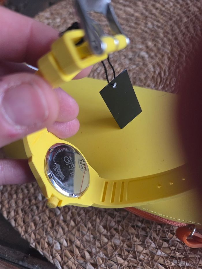 Montre Liu Jo. Neuve. Jaune - photo numéro 8