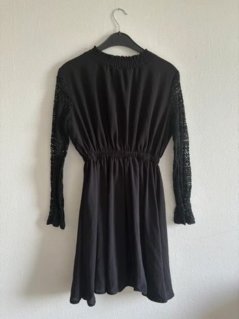 Robe avec manches dentelles