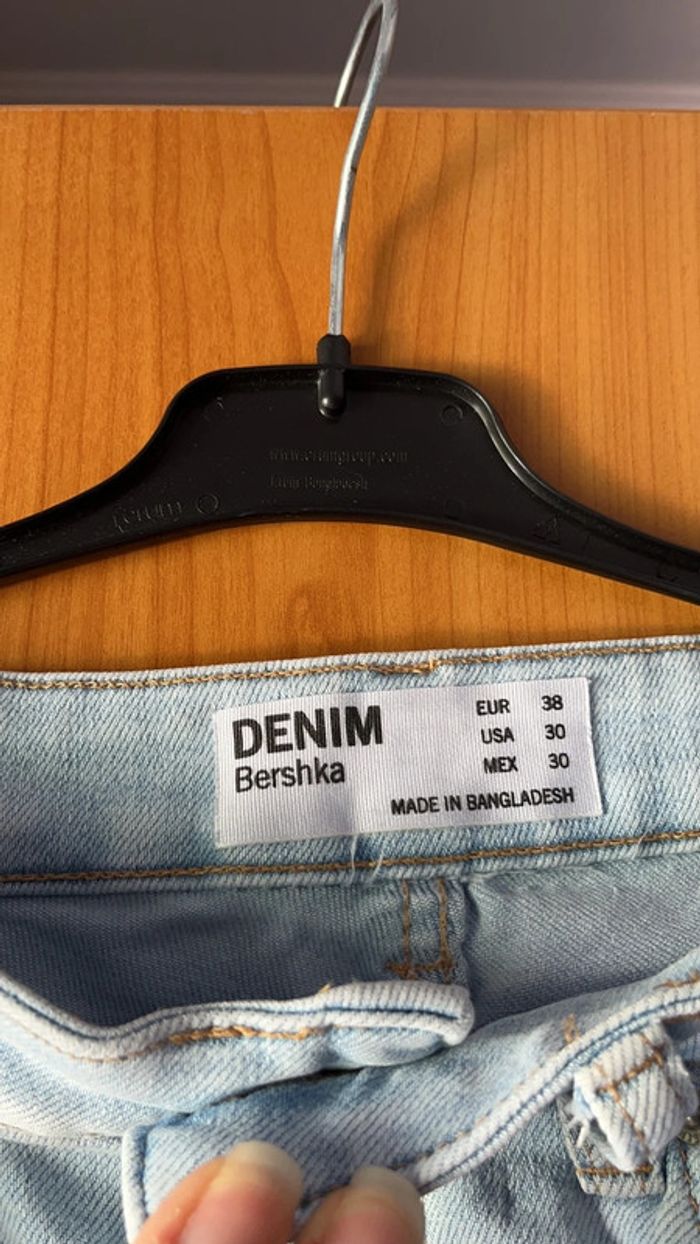 Jean délavé Bershka taille 38 - photo numéro 4
