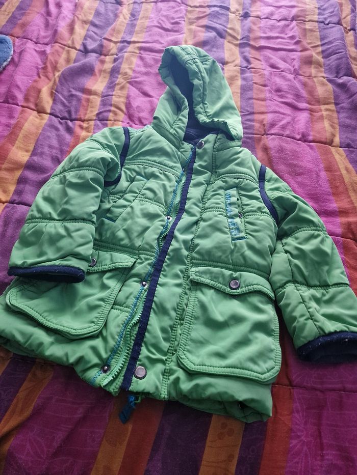 Jolie doudoune multipoches à capuche amovible