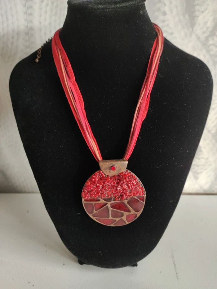Collier rouge vintage - photo numéro 1