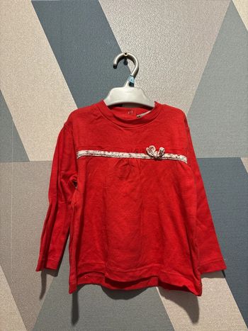 T-shirt à manches longues u collection taille 18 mois.