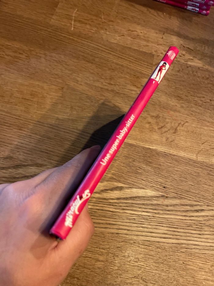 Livre La bibliothèque Rose Miraculous Une super baby sitter Numéro 1 - photo numéro 2