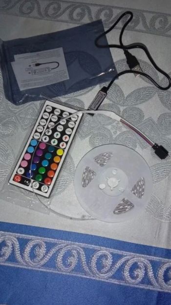 Bande lumineuse LED RVB pour la décoration de la pièce, très bonne état, 3 mètre