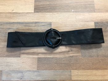 Ceinture noire en similicuir