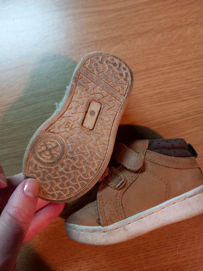 Baskets / Chaussures Enfants Taille 19 - photo numéro 3