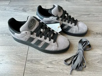 Baskets Adidas Campus Taille 45 1/3 Neuves