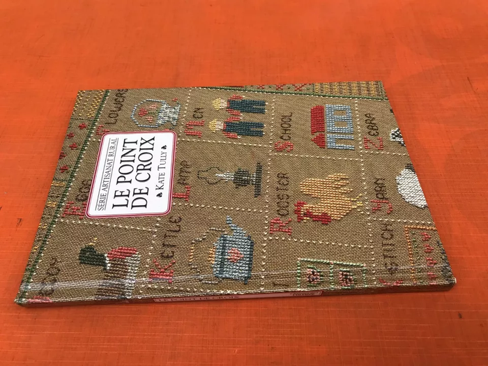 Kate Tully Le point de croix Série artisanat rural Editions de l' Olympe ( - photo numéro 9