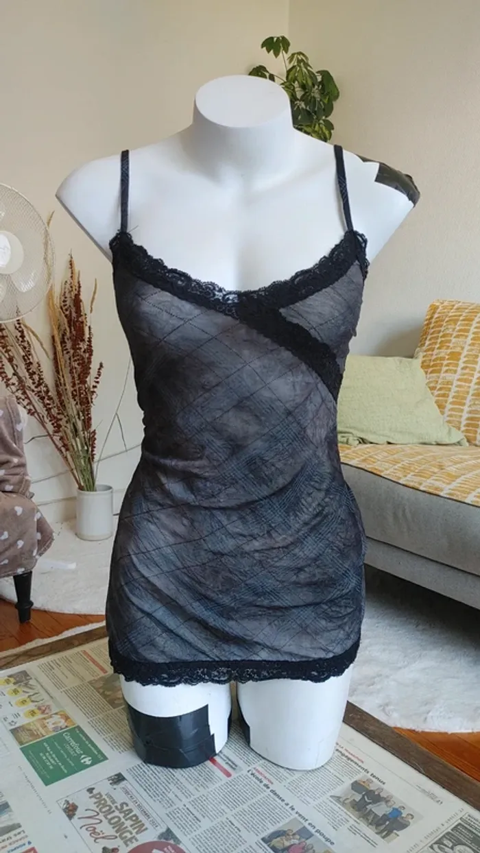 Débardeur transparent en mesh décolleté dentelle et fente - photo numéro 2
