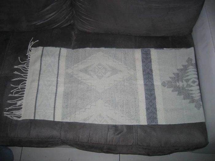 Echarpe en bon état (165 x 38 cm )