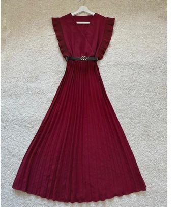 Robe longue bordeaux avec ceinture noire