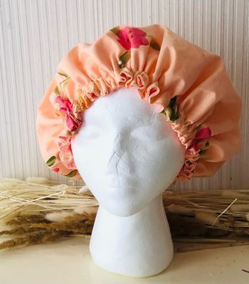 bonnet en satin et tissu coton