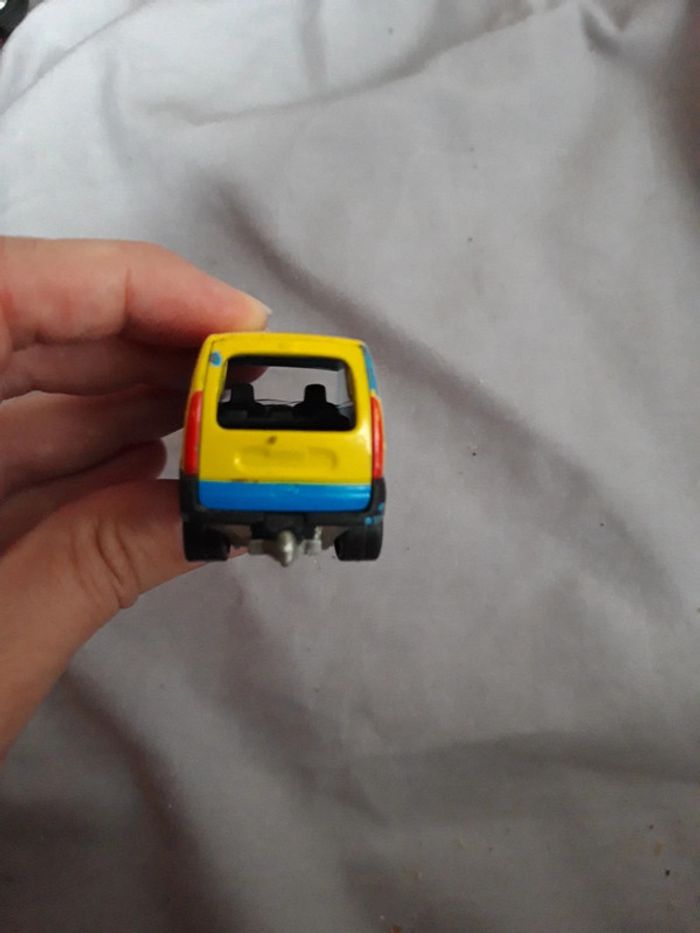 Voiture Renault kangoo 2003/ Renault toys - photo numéro 2