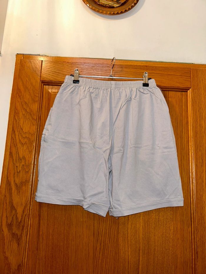 Short gris - photo numéro 2