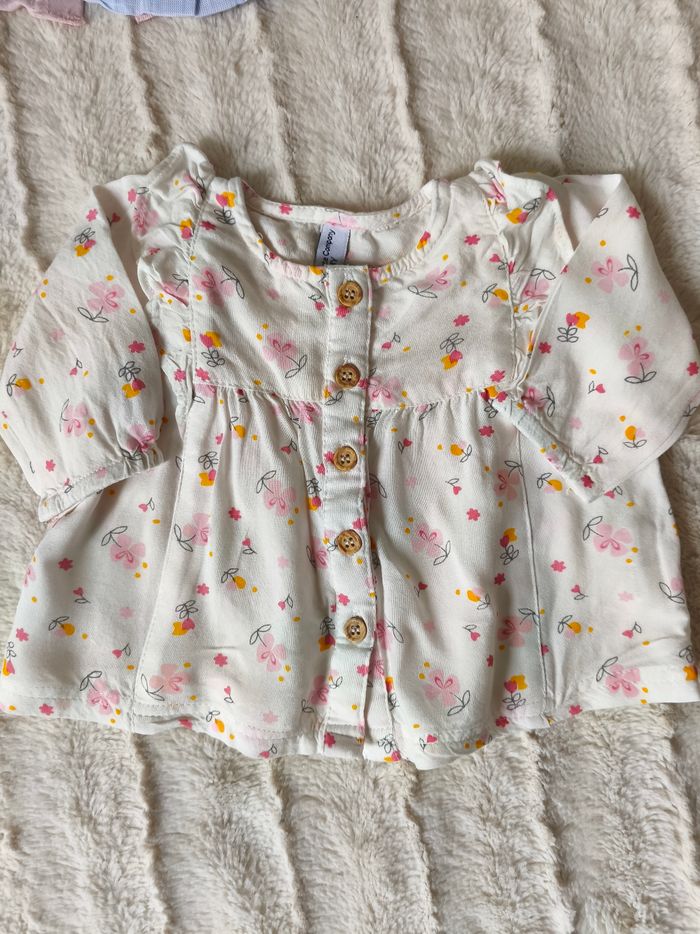 Lot 2 blouses, 1 ensemble, 2 pantalons  3 mois - photo numéro 2