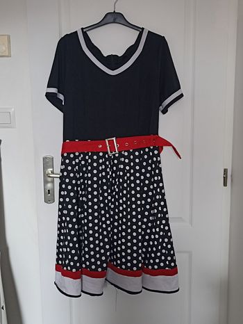 Robe pin up