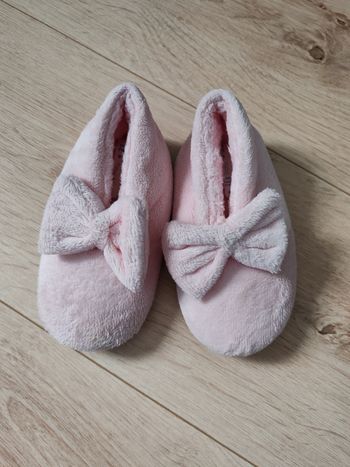 Chaussons rose à noeuds