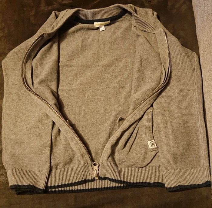 Gilet zippé gris. - photo numéro 2